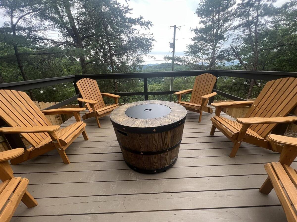 Whiskey Ridge 3 Bdrm Cabin-Firepit, Fenced Yard, Hot Tub Villa Pigeon Forge Kültér fotó